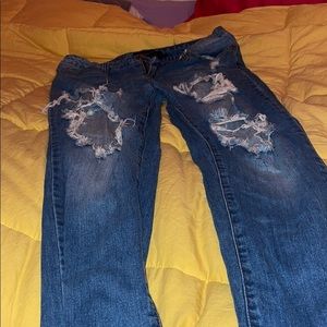 Low rise/mid rise ripped jeans
